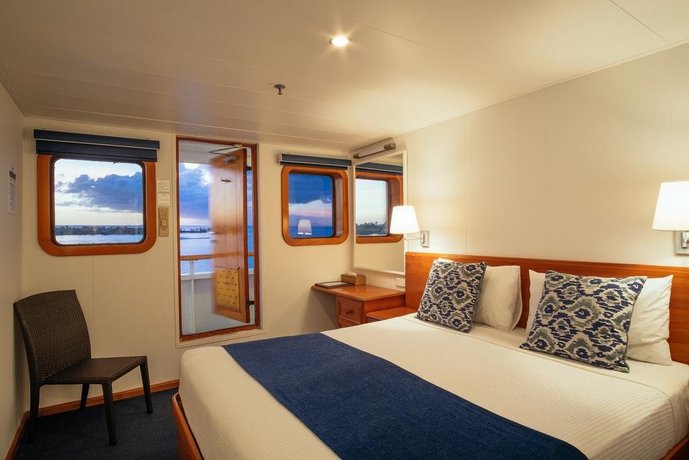 Captain Cook Cruises Fiji - Reef Endeavour