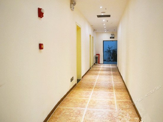 Hongqiao Business Hostel