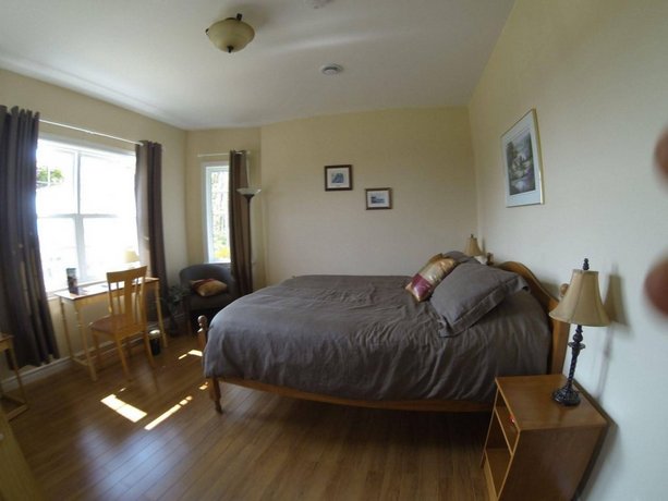 The Fiddle and the Sea Bed and Breakfast