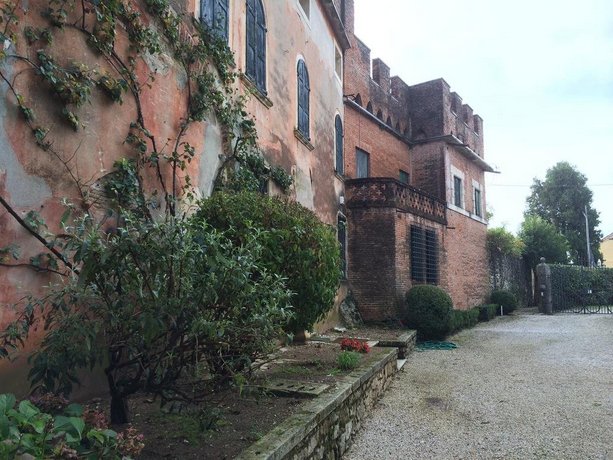 Castello Scola Camerini