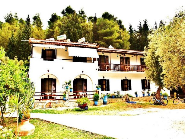 Spiros Rooms
