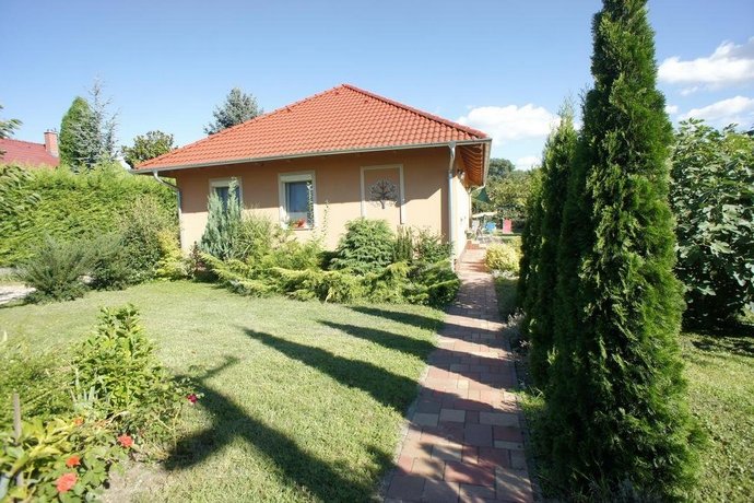 Sunny Garden Pihenohaz