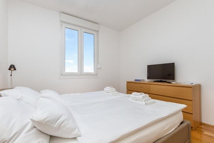 Nest Apartment Split