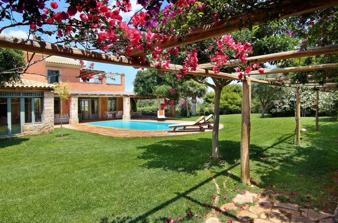 Vouliagmeni Villa