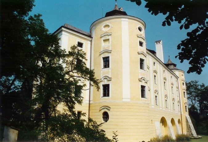 Gastehaus Schloss Bernau Bad Wimsbach-Neydharting Austria thumbnail