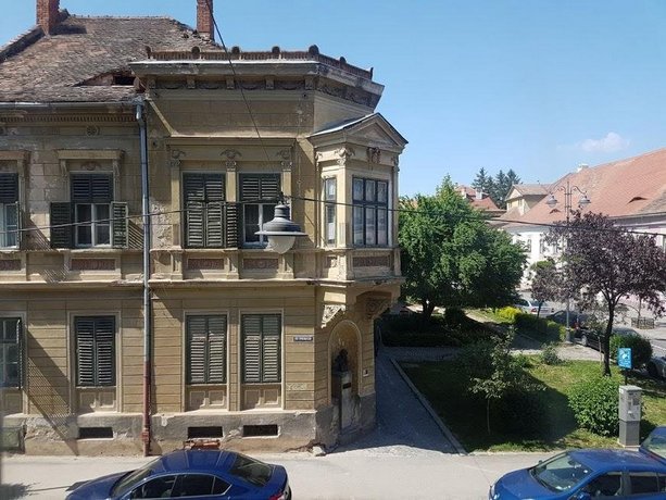 Schiller Apartment