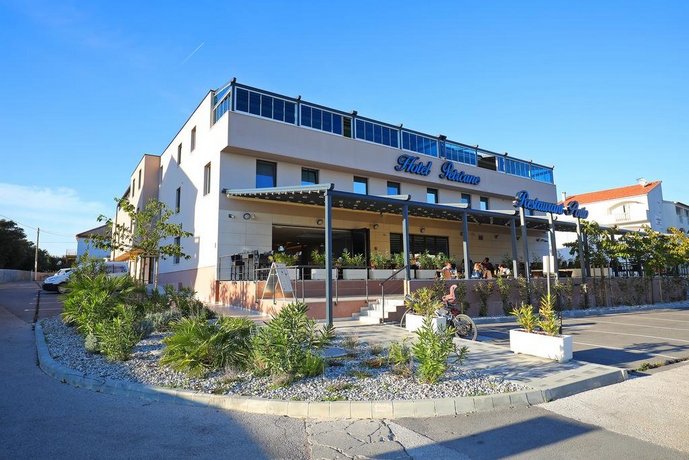 Hotel Petrcane