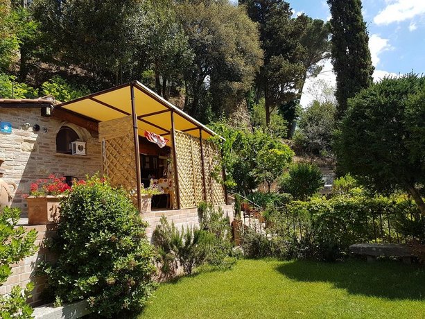 Garden House Montepulciano Contucci Cantine Italy thumbnail