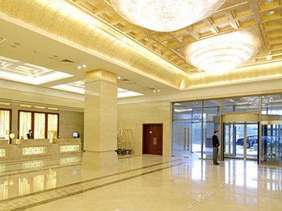 Lakeside Jianguo Hotel