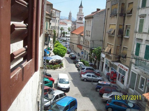 Devivi Apartments