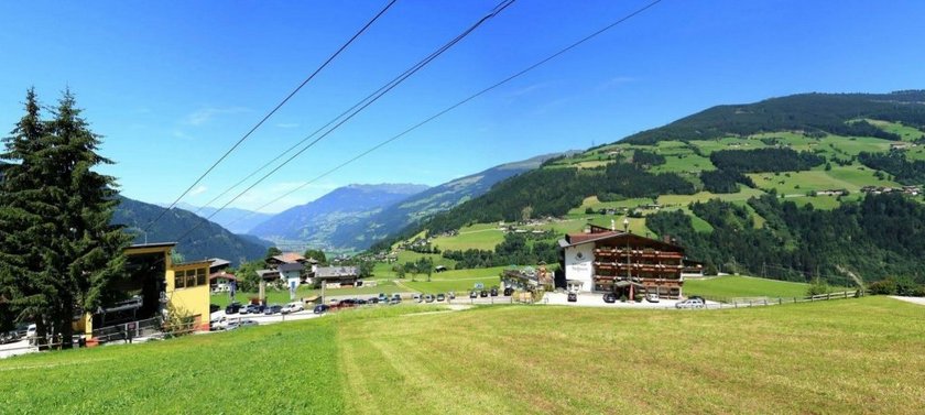 Alpen Wohlfuhlhotel Dorflwirt Hainzenberg Austria thumbnail