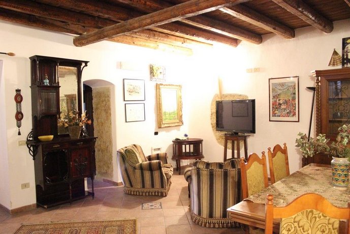 Filippo's Holiday House