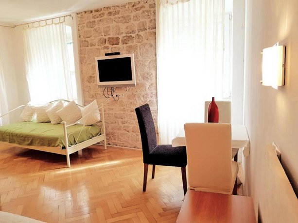 Medulic Palace Rooms & Apartments