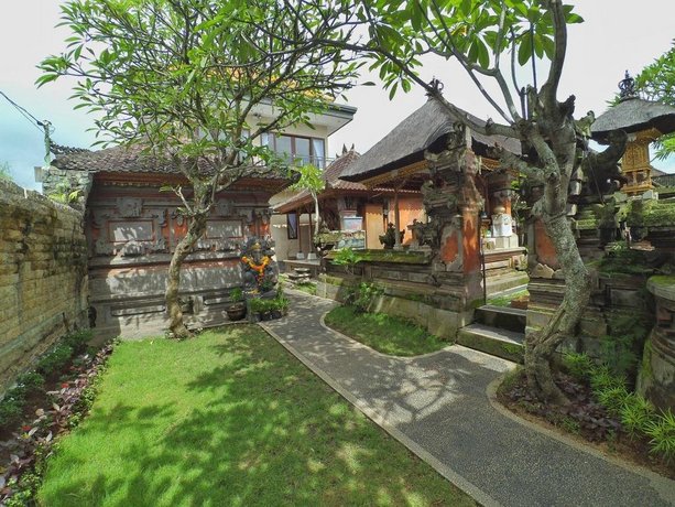 Kubu Taman Home Stay