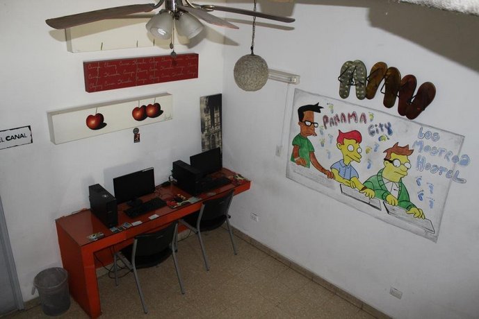 Los Mostros Hostel