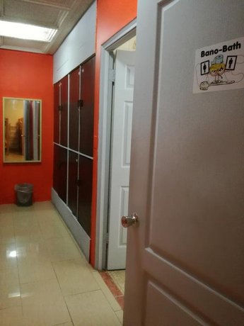 Los Mostros Hostel