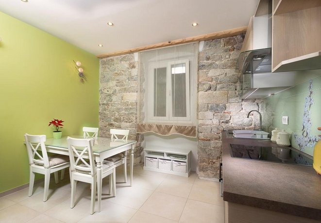 Desiderata Studio Apartment