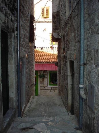Old Center Apartments