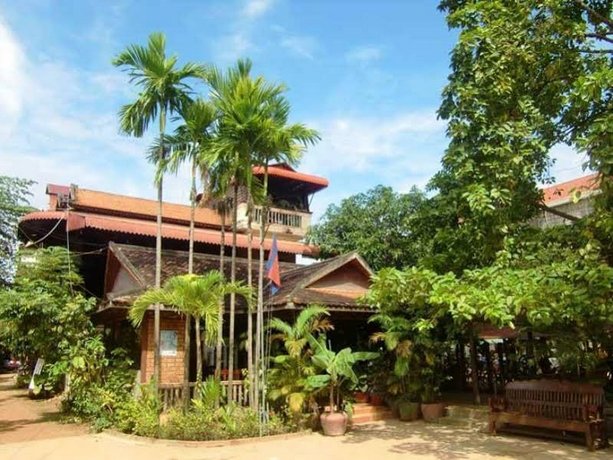 Garden Village Guesthouse & Pool Bar