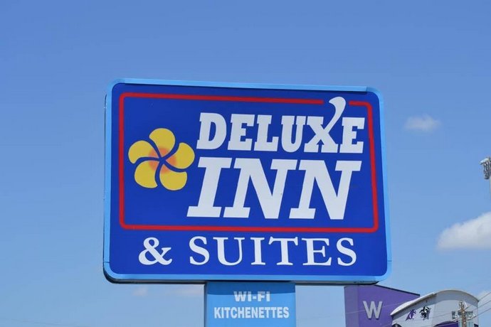 Deluxe Inn and Suites Weslaco