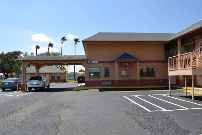 Deluxe Inn and Suites Weslaco