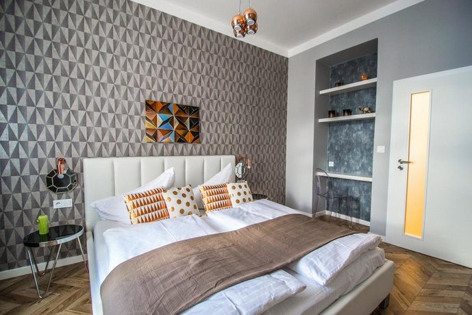 Executive Bright Apt by Ruterra