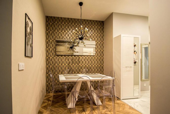 Executive Bright Apt by Ruterra