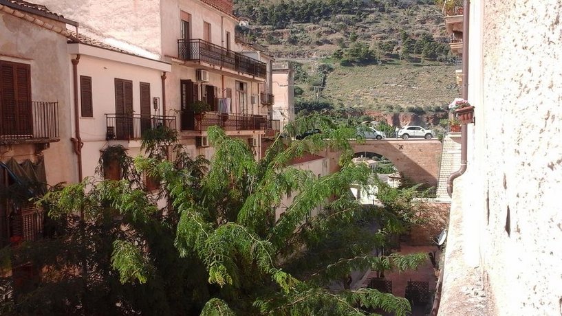 Nelle Antiche Mura