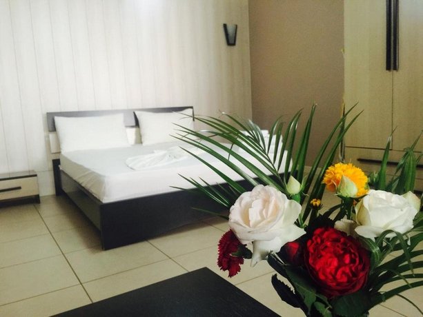 Godija Hotel & Suites