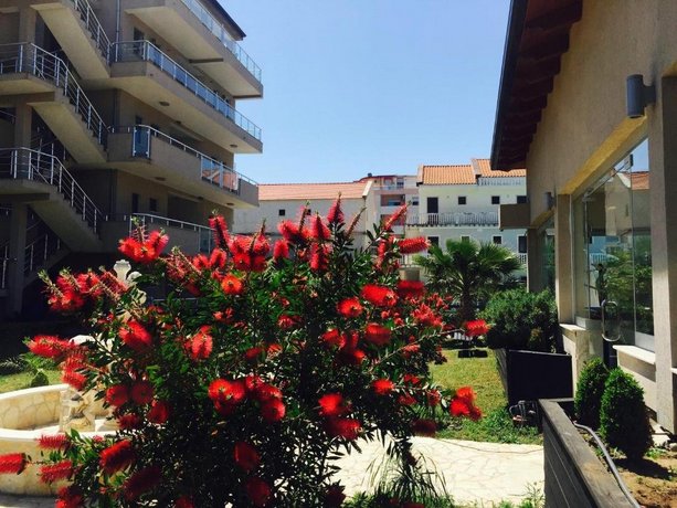 Godija Hotel & Suites