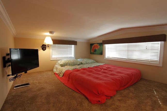 Lake Magic Loft Cottage 11
