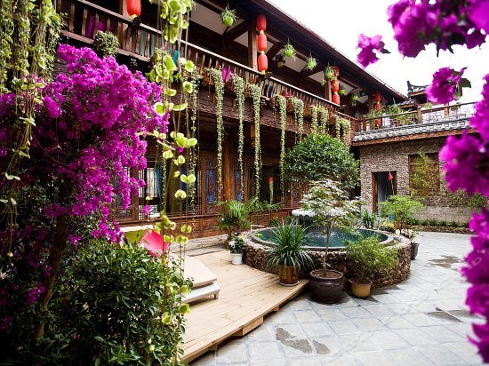 Manshan Caotang Snow Mountain Viewing Boutique Inn