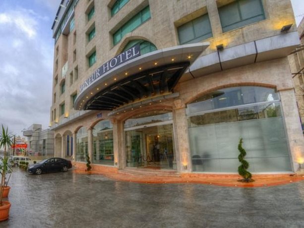 Meneur Hotel