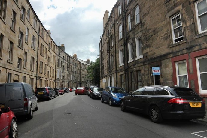 Chic & bright flat near Holyrood Park