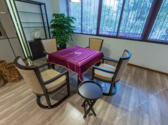 Yi Hotel