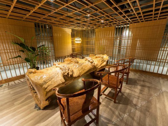 Yi Hotel