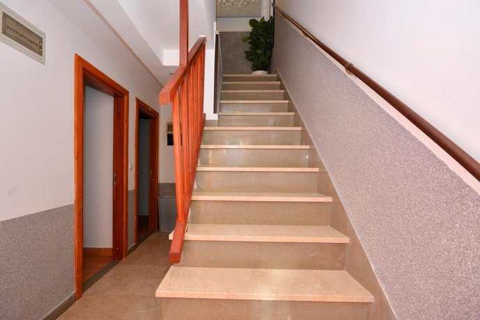 Apartments & Rooms As