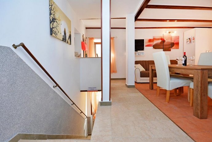 Apartments & Rooms As