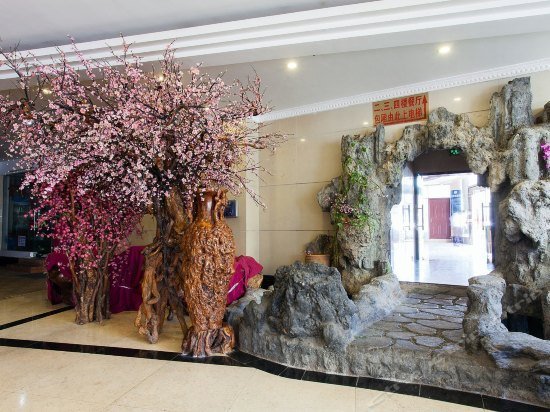 Yingshanhong Hotel