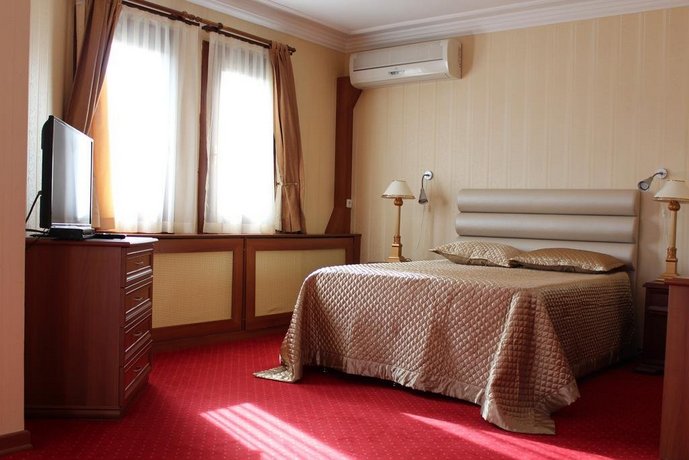 Dr Kushan Hotel