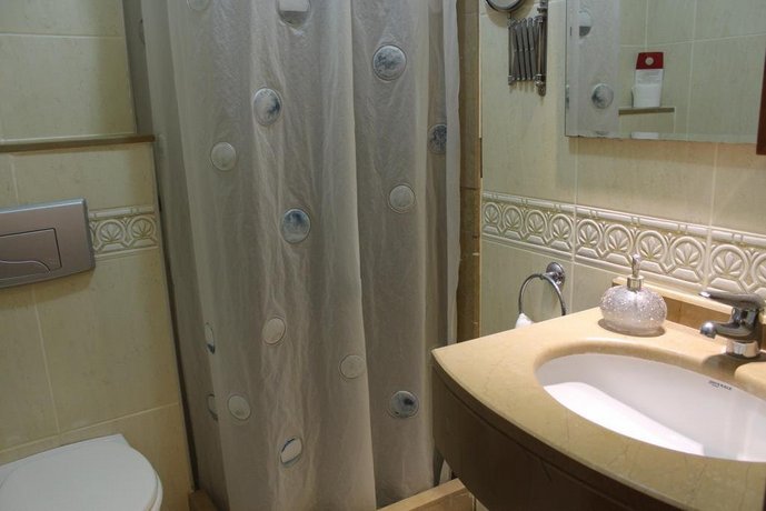 Dr Kushan Hotel