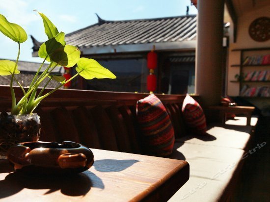 Muzi Courtyard Inn
