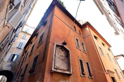 Vicolo San Trifone - Piazza Navona