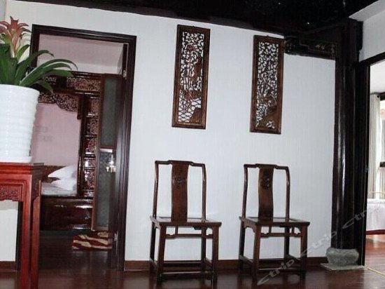 Zhouzhuang Linshui Renjia Inn
