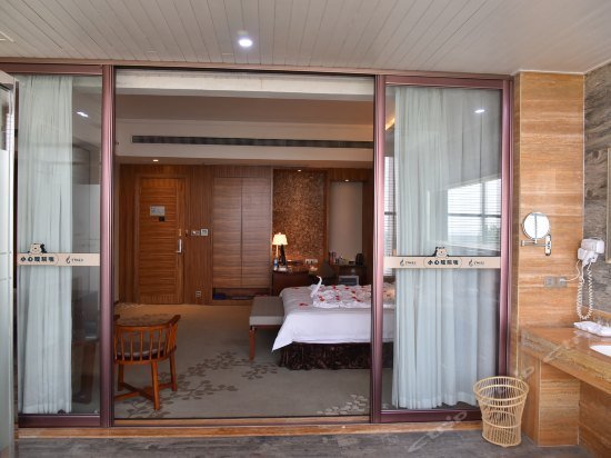 Fengxiang Hot Spring Resort Longmen Luoyang