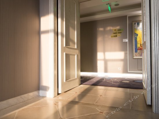 Five Elements Hotel