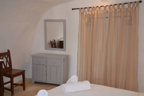 Oia Angle Cavehouse