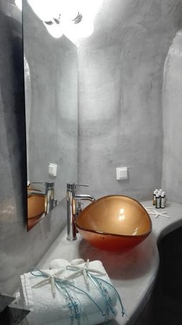 Oia Angle Cavehouse