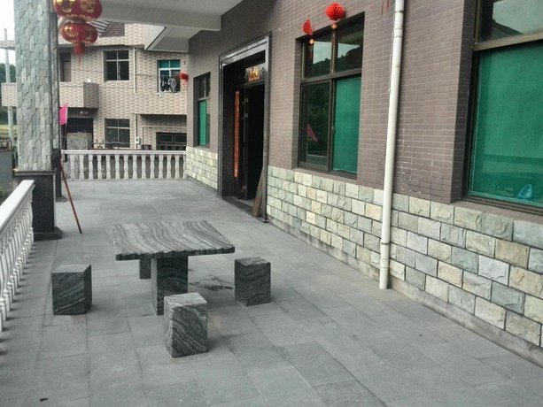 Tonglu Longyinju Hostel
