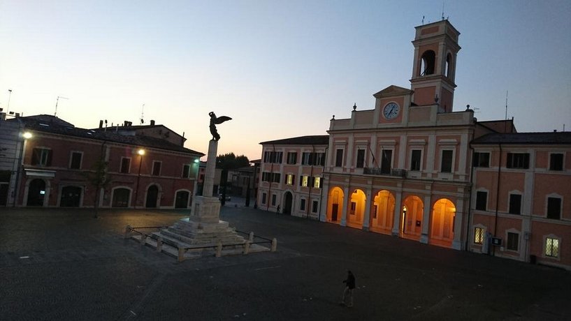 Il Portico Camere e Caffe